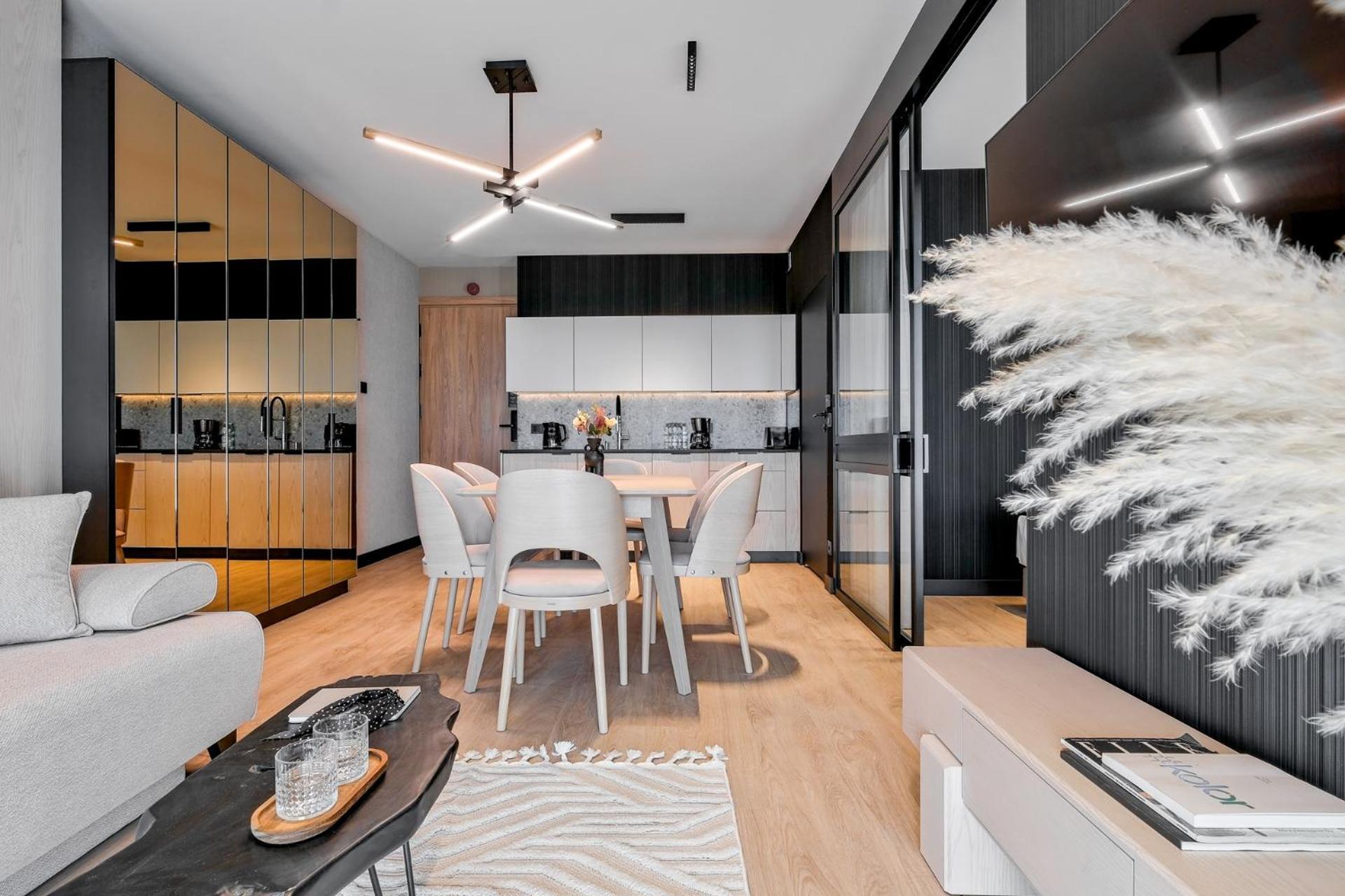 Rezydencja Sloneczna - Spa & Apartamenty Z Widokiem - เบียลกาตัทร์ชันสกา ภายนอก รูปภาพ